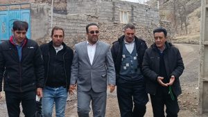 اجرای آسفالت ریزی معابر روستای دمیرچی بخش مهربان