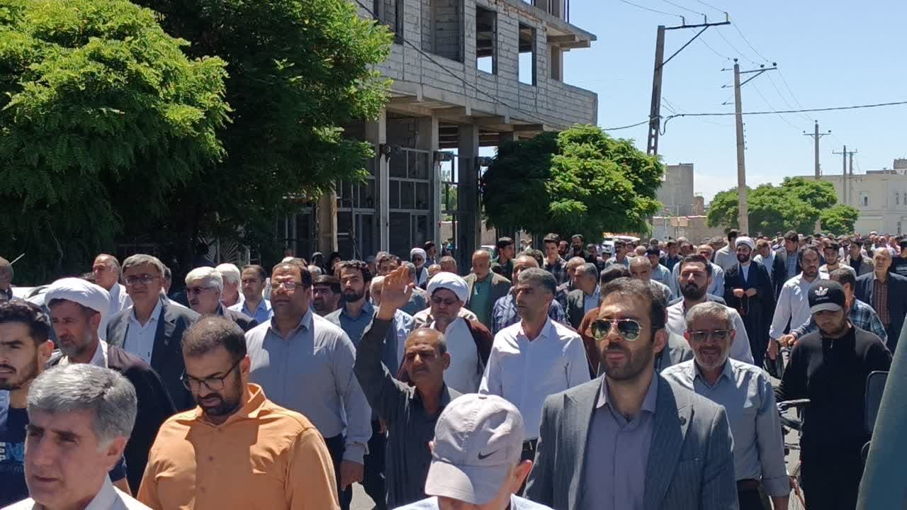 انزجار مردم شهرستان سراب از حملات رژیم غاصب صهیونیستی در در نماز جمعه «خشم و نصر»